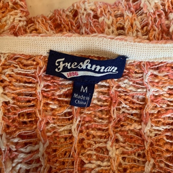 NWT V-neck long sleeved sweater in peach - Picture 7 of 11